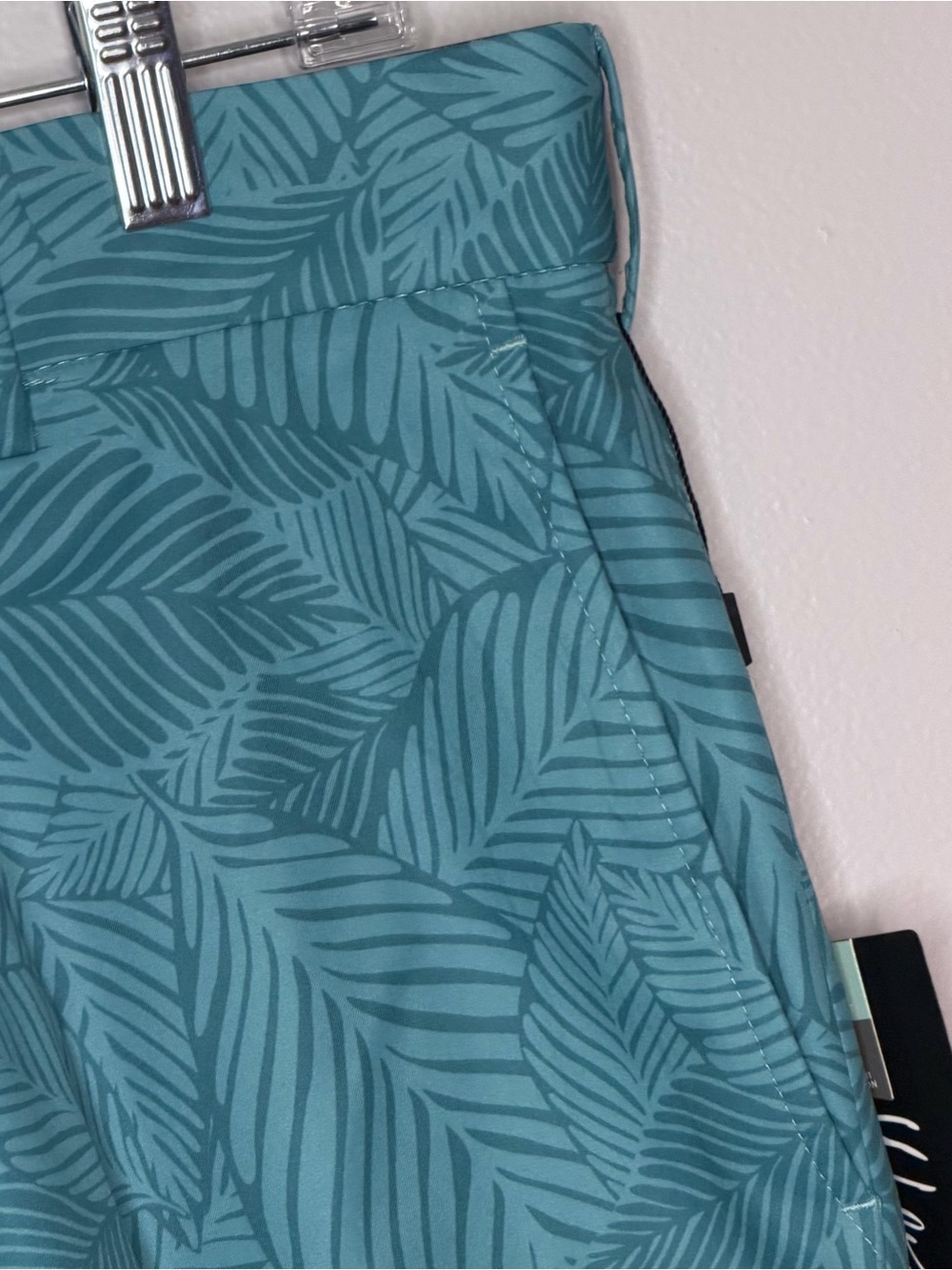NWT Walter Hagen Perfect 11 Leaves Print Wavelite Teal 10” Short - Picture 4 of 8